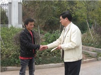 公司領(lǐng)導走訪慰問湘西少數(shù)民族特困學生